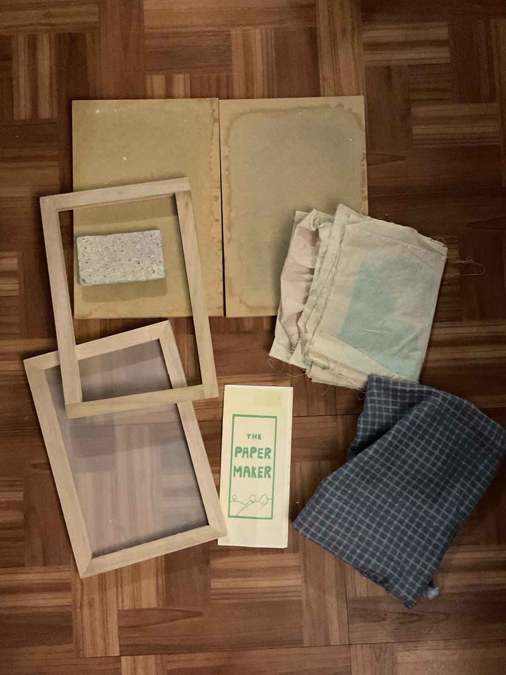The Paper Maker Kit with Wooden Frames and Blue Check Cloth